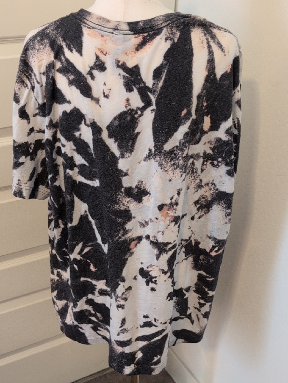 Motherhood Graphic Checkerboard Tee Black and White Tie Dyed Size 2X - Picture 4 of 9